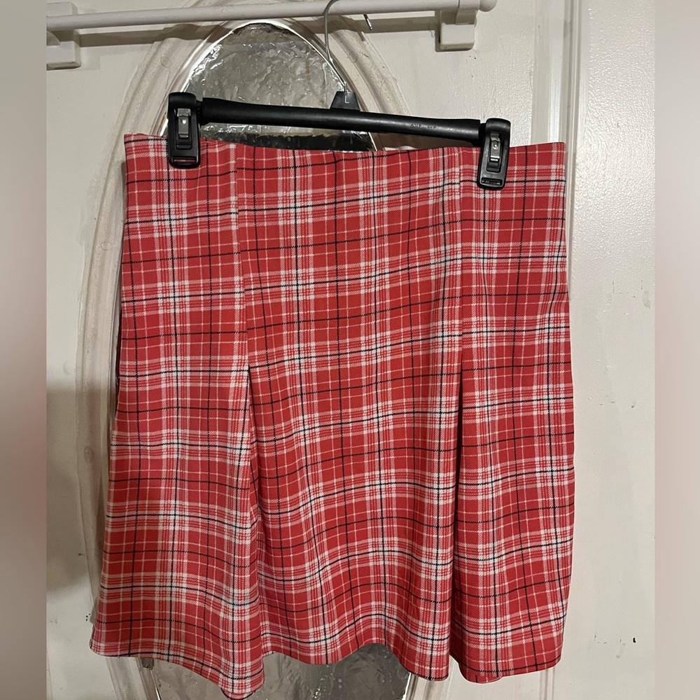 Salmon color pleated skirt